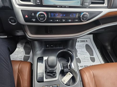 Used 2017 Toyota Highlander Limited w/ Protection Package #3 FWD image 19