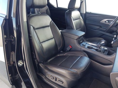 Used 2021 Chevrolet Traverse RS image 28