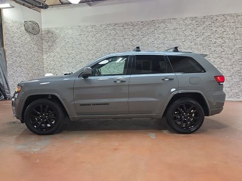 Used 2020 Jeep Grand Cherokee Altitude AWD/4WD image 4