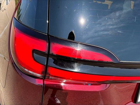 Used 2023 Chrysler Pacifica Touring-L AWD/4WD image 29