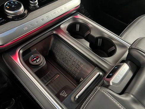 Used 2025 Ford Expedition Max Platinum image 40