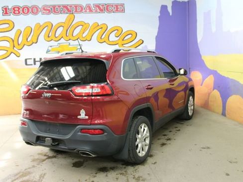 Used 2015 Jeep Cherokee Latitude w/ Cold Weather Group AWD/4WD image 8