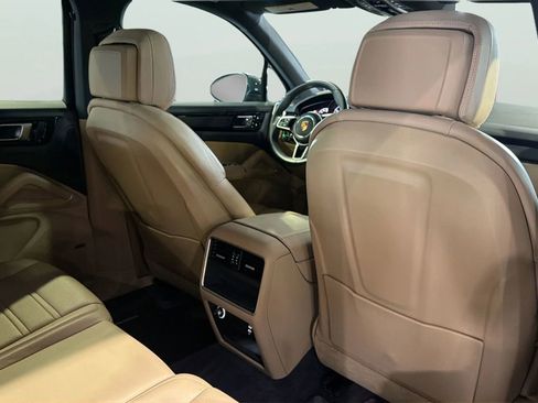 Used 2023 Porsche Cayenne AWD/4WD image 26