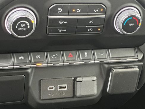 Certified 2022 Chevrolet Silverado 1500 Custom image 20