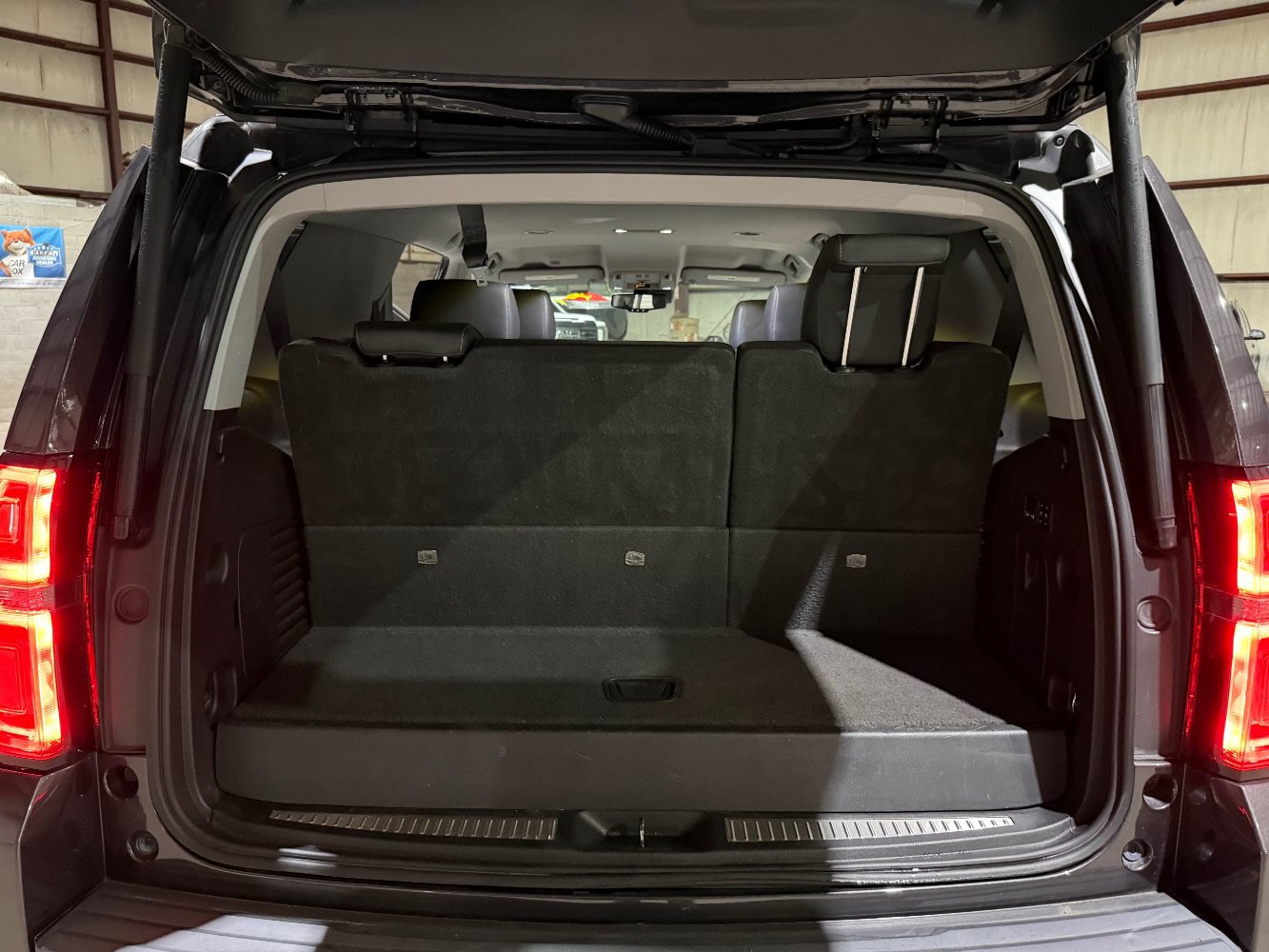 Used 2018 Chevrolet Tahoe LT w/ LT Signature Package RWD image 19