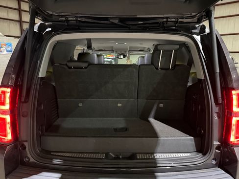 Used 2018 Chevrolet Tahoe LT w/ LT Signature Package RWD image 19