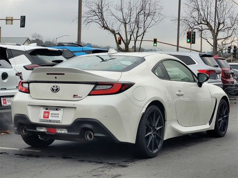 Used 2023 Toyota GR86 Premium image 5
