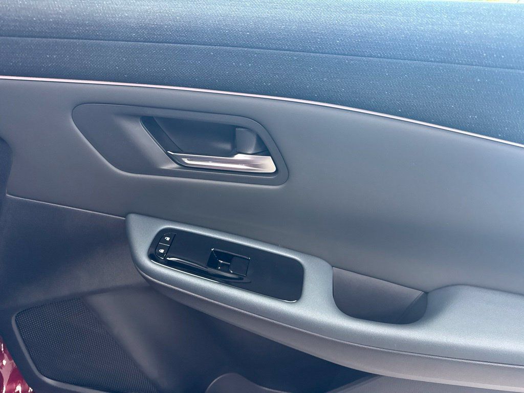 New 2026 Nissan Leaf Platinum+ FWD image 18