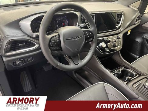 New 2026 Chrysler Pacifica Limited w/ S Appearance Package image 9