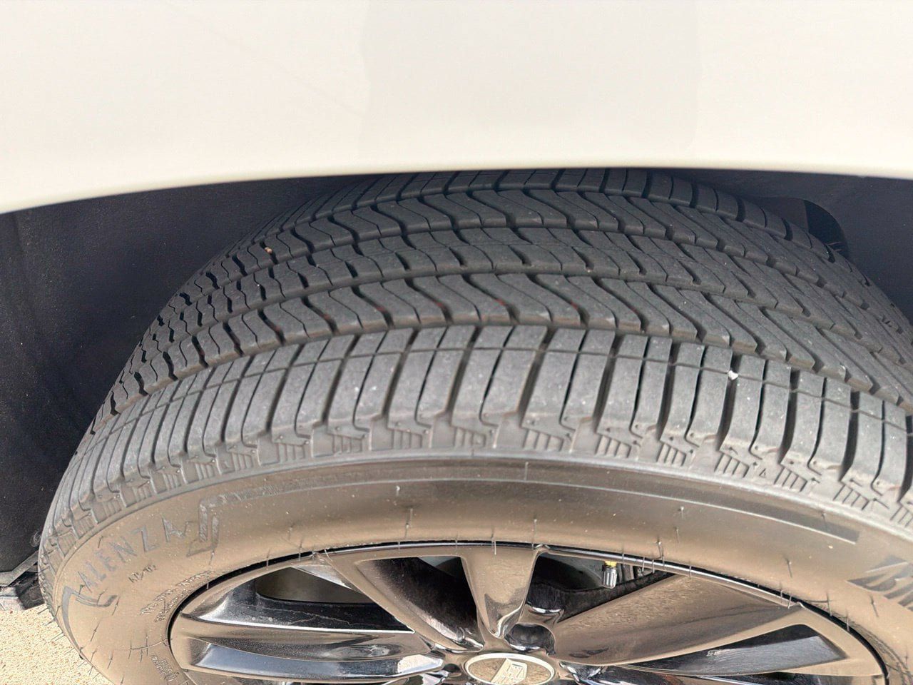 Used 2025 Cadillac Escalade Sport w/ LPO, Floor Liner Package AWD/4WD image 18