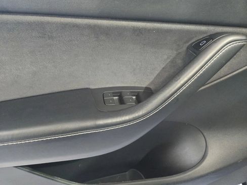 Used 2022 Tesla Model Y Long Range image 13