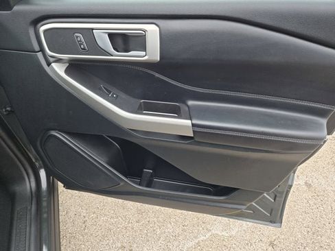 Used 2023 Ford Explorer XLT w/ Equipment Group 202A image 3