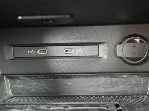 Certified 2025 Volkswagen Taos SE w/ Panoramic Sunroof Package image 23