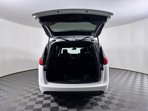 New 2026 Chrysler Voyager LX image 7