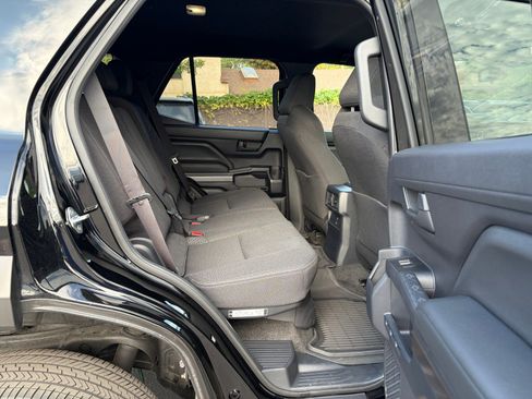 Certified 2025 Toyota 4Runner SR5 AWD/4WD image 16