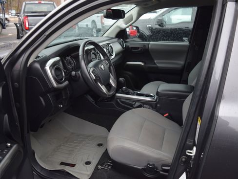 Used 2017 Toyota Tacoma SR5 w/ Tow Package image 13