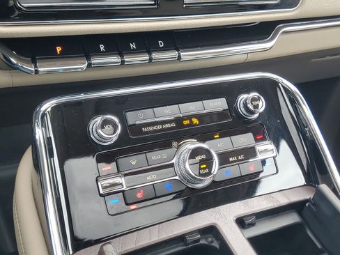 Used 2023 Lincoln Navigator Reserve AWD/4WD image 18