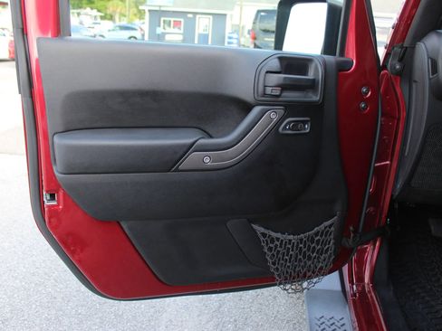 Used 2013 Jeep Wrangler Unlimited Sport AWD/4WD image 11
