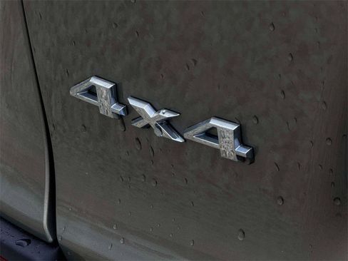 Used 2019 Jeep Cherokee Latitude w/ Cold Weather Group image 9