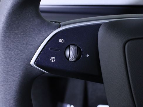 Used 2026 Tesla Model Y 2WD image 24