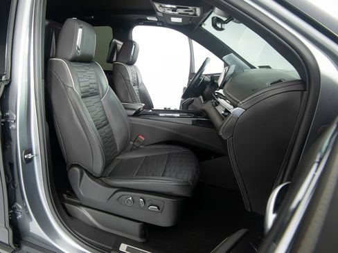 Used 2023 Cadillac Escalade V AWD/4WD image 36