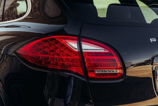 Used 2012 Porsche Cayenne Turbo AWD/4WD image 40