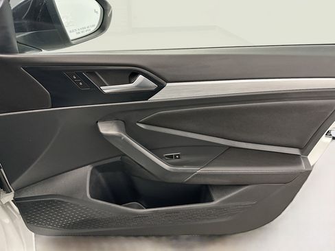 Used 2025 Volkswagen Jetta Sport image 32