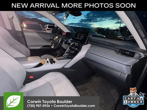 Used 2023 Toyota Venza LE AWD/4WD image 11