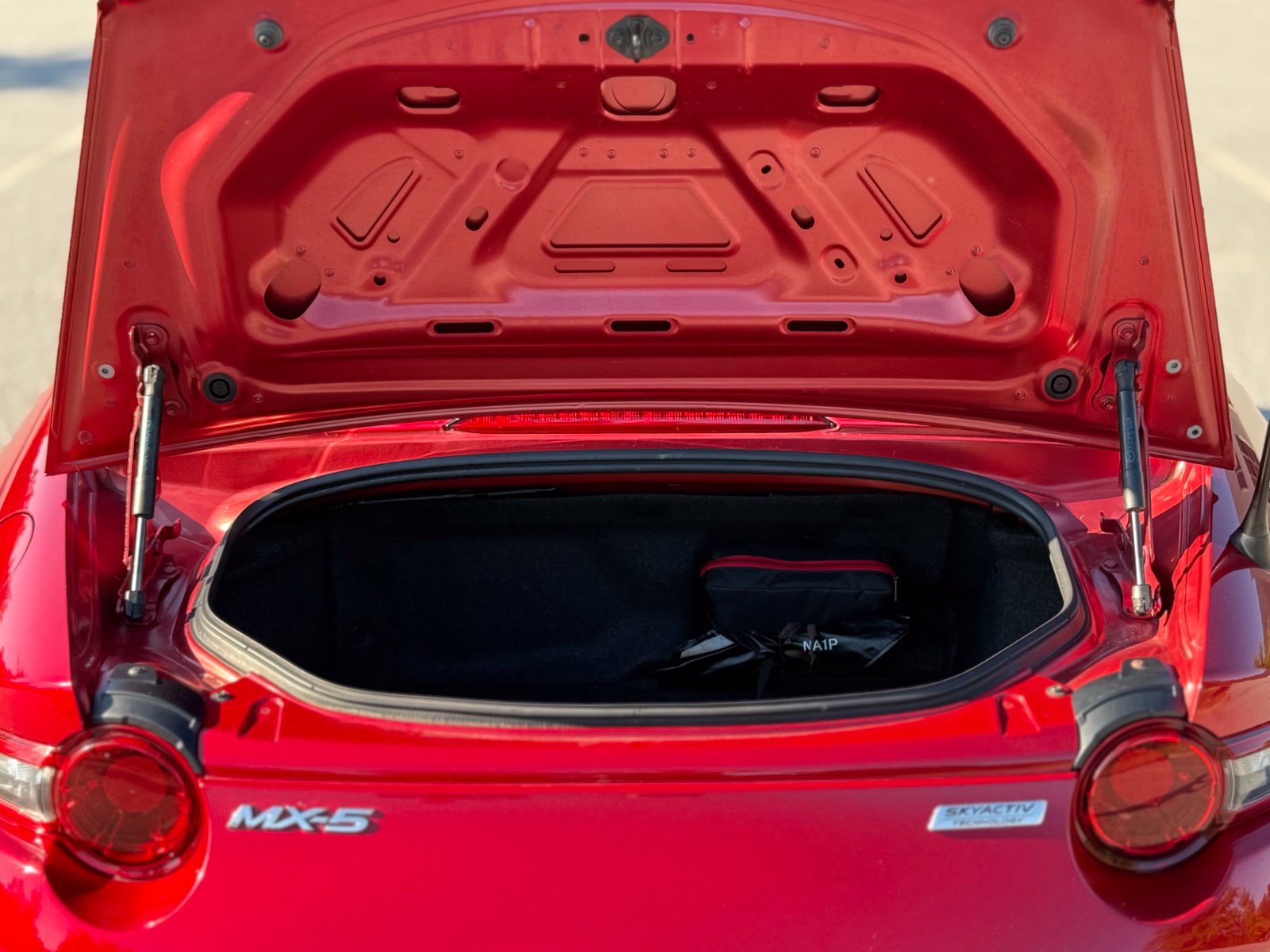 Used 2016 MAZDA MX-5 Miata Sport RWD image 41