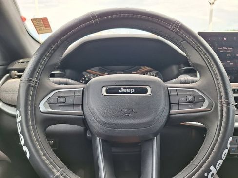 Used 2024 Jeep Compass Latitude AWD/4WD image 15
