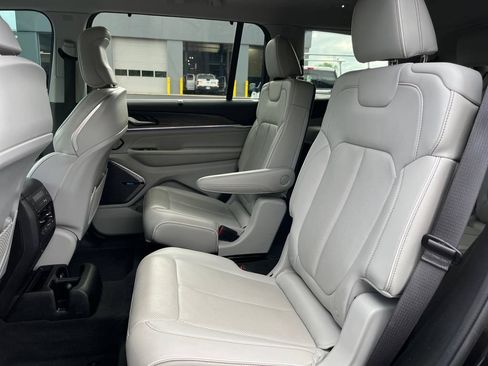 Used 2021 Jeep Grand Cherokee L Overland w/ Luxury Tech Group IV AWD/4WD image 20