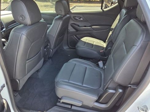Certified 2023 Chevrolet Traverse LT FWD image 9