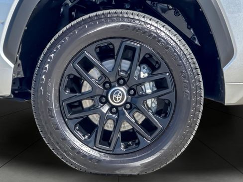 Used 2024 Toyota Tundra Limited image 24