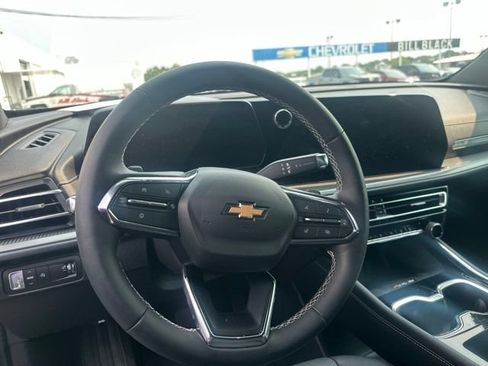Used 2026 Chevrolet Traverse LT w/ Sun and Wheel Package FWD image 14