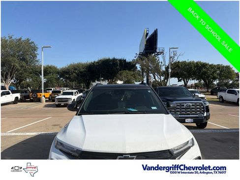 Used 2023 Chevrolet TrailBlazer RS w/ Sun and Liftgate Package FWD image 3