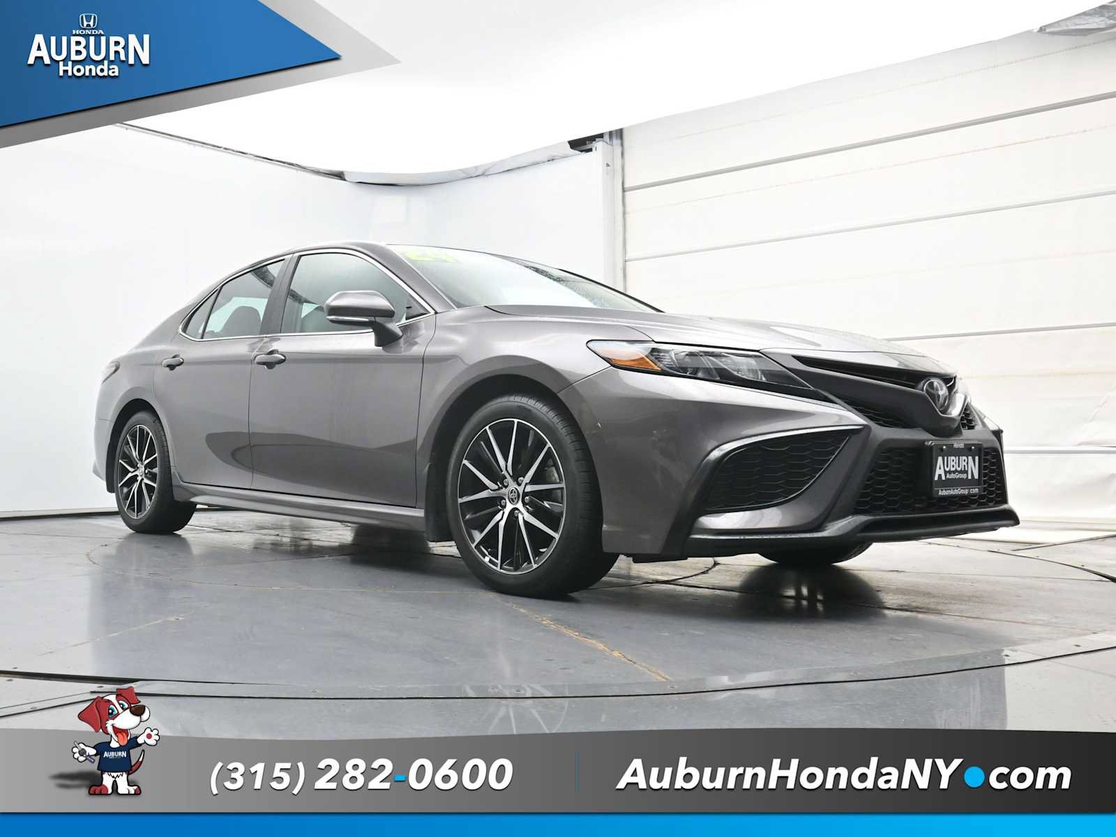 Used 2024 Toyota Camry SE AWD/4WD image 18