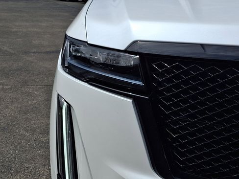 Used 2024 Cadillac Escalade Sport w/ LPO, ONYX Package image 9