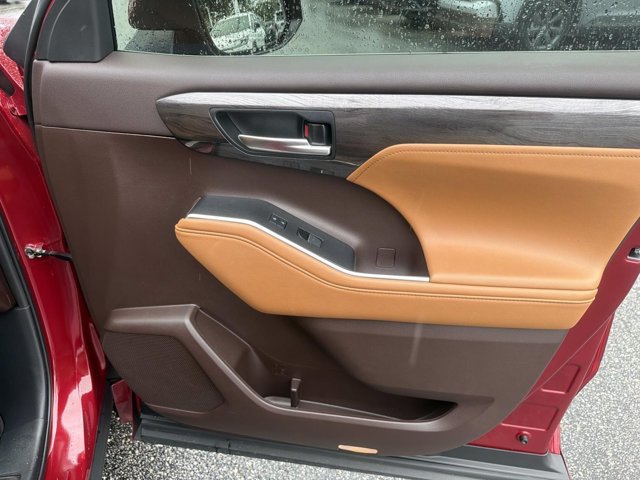Certified 2021 Toyota Highlander Platinum FWD image 15
