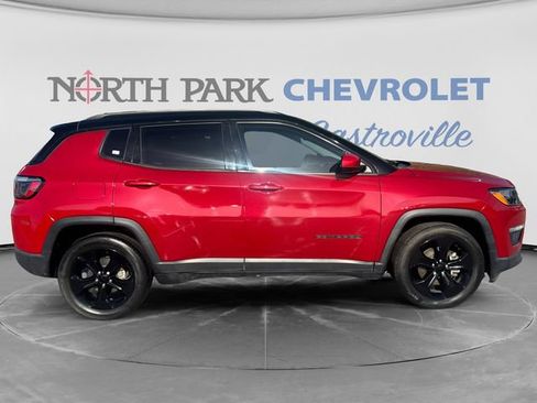 Used 2021 Jeep Compass Latitude FWD image 2