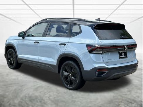New 2026 Volkswagen Taos SE FWD image 4