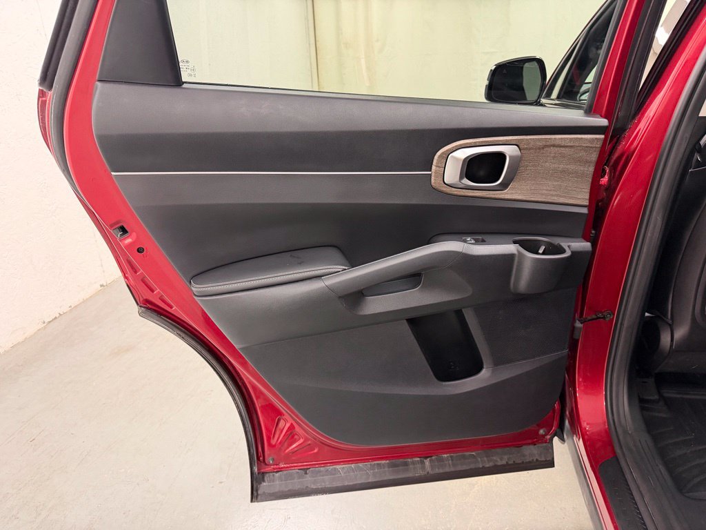 Used 2021 Kia Sorento EX w/ Panoramic Sunroof Package AWD/4WD image 17