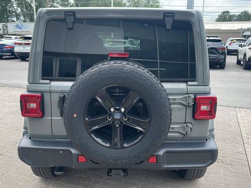 Used 2022 Jeep Wrangler Unlimited Sahara AWD/4WD image 5