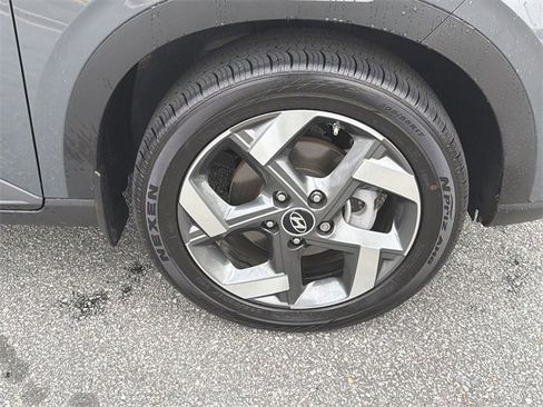 Certified 2025 Hyundai Venue SEL image 12