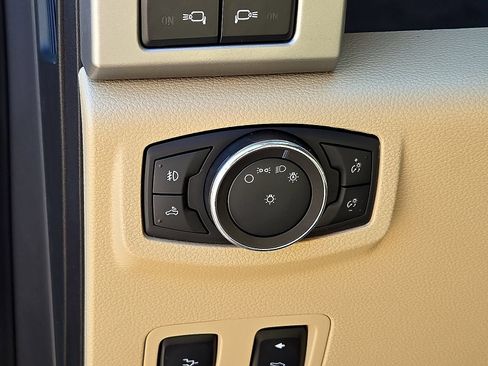 Used 2018 Ford F250 Lariat w/ Lariat Ultimate Package AWD/4WD image 24