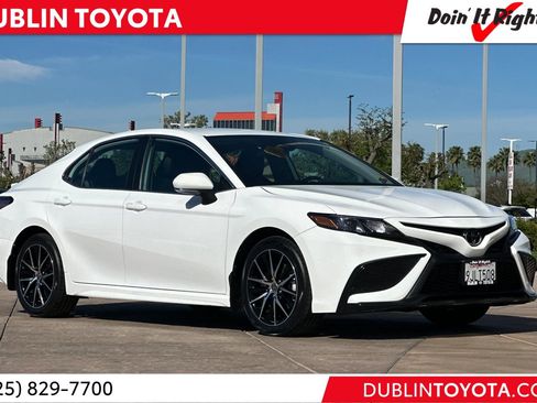 Certified 2024 Toyota Camry SE image 1