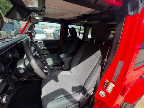 Used 2025 Jeep Wrangler Unlimited Sahara AWD/4WD image 33