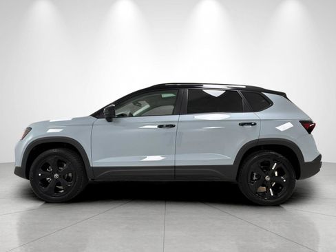 New 2026 Volkswagen Taos SE AWD/4WD image 2