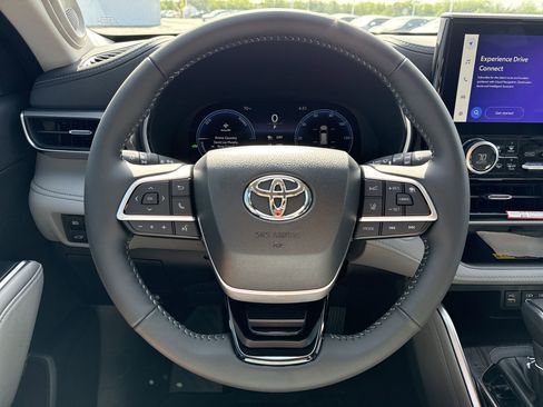 Used 2026 Toyota Highlander Platinum AWD/4WD image 11