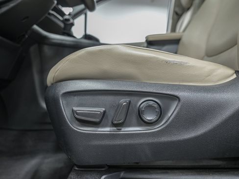 Used 2024 Toyota Sienna XLE FWD image 13