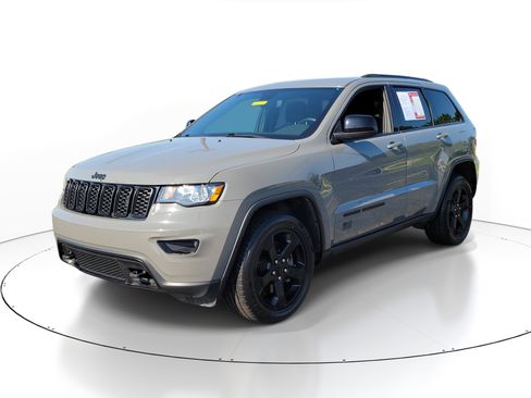 Used 2021 Jeep Grand Cherokee Freedom Edition AWD/4WD image 2